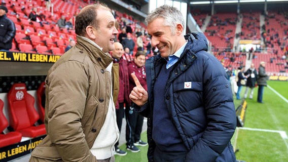Manager Jörg Schmadtke (l.) und Trainer Mirko Slomka von Hannover 96 © imago/Huebner Foto: Jan Huebner