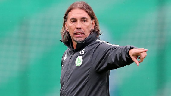 Wolfsburgs Trainer Martin Schmidt © imago/Hübner 