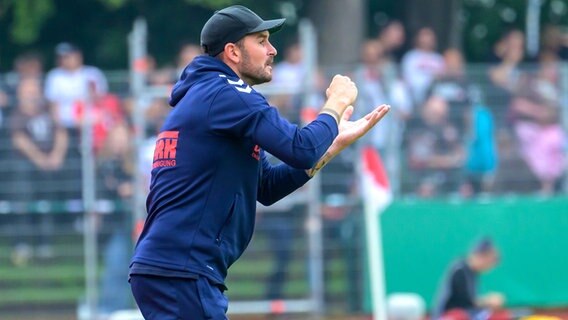 Trainer Dominik Schmidt vom Fußball-Oberligisten Atlas Delmenhorst © IMAGO / Nordphoto 