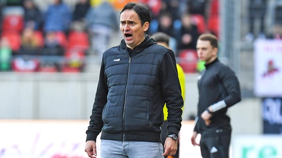 Coach Florian Schnorrenberg vom VfB Lübeck © IMAGO / Lobeca 