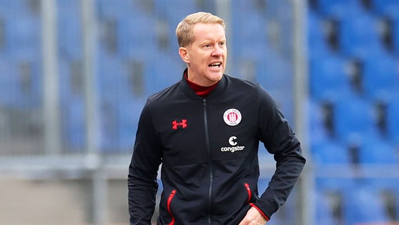 Trainer Timo Schultz vom FC St. Pauli © Witters Foto: Valeria Witters