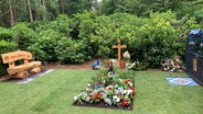 Uwe Seelers Grab auf dem Friedhof Ohlsdorf © NDR Foto: Mats Nickelsen