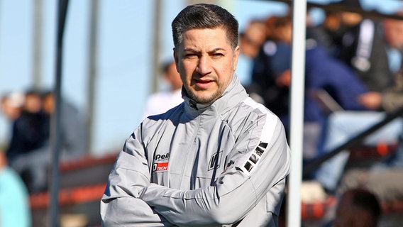 Sportdirektor Amir Shapourzadeh vom VfL Osnabrück © IMAGO / Niklas Heiden 