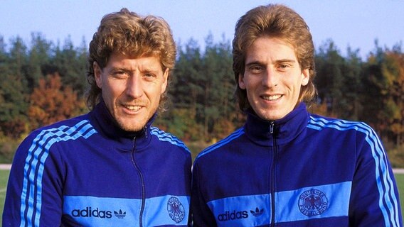 Harald Schumacher und Uli Stein (v.l., Archivbild aus dem Jahr 1983) © imago/kicker/Liedel Foto: