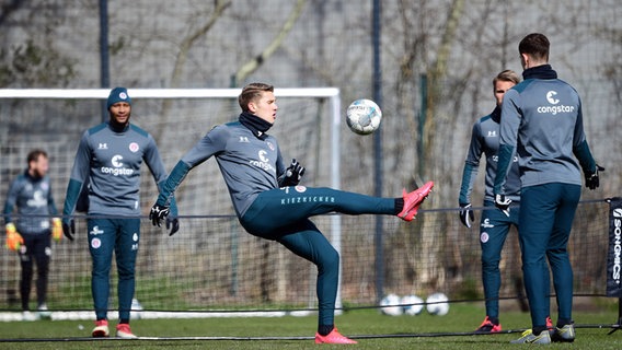 Christopher Avevor, Viktor Gyoekeres, Leo Oestigard, James Lawrence (vl.) beim individuellen Training. © Witters 