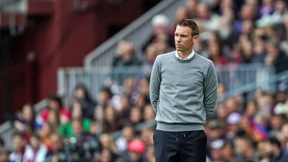 Trainer Tommy Stroot von den Fußballerinnen des VfL Wolfsburg © IMAGO/Sports Press Photo Foto: Daniela Porcelli