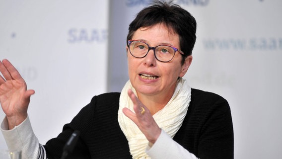 Professorin Barbara Gärtner aus der DFL-Taskforce zur Corona-Lage © imago images/BeckerBredel 
