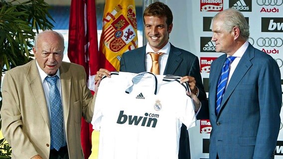 Rafael van der Vaart wird als Neuzugang von Real Madrid präsentiert. © picture alliance / dpa Foto: efe de Leon