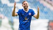 Stürmer John Verhoek vom Fußball-Zweitligisten FC Hansa Rostock © picture alliance / Fotostand | Fotostand / Voelker 