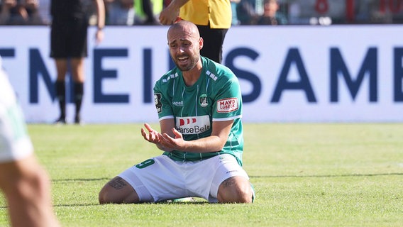 Pascal Breier vom VfB Lübeck hadert mit den vergebenen Chancen © imago images Foto: Susanne Hübner