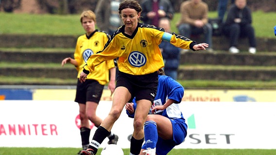 Claudia Müller im Trikot des WSV Wolfsburg © imago / Kellner 