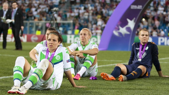 Enttäuschung bei den Wolfsburger Spielerinnen © imago/foto2press 