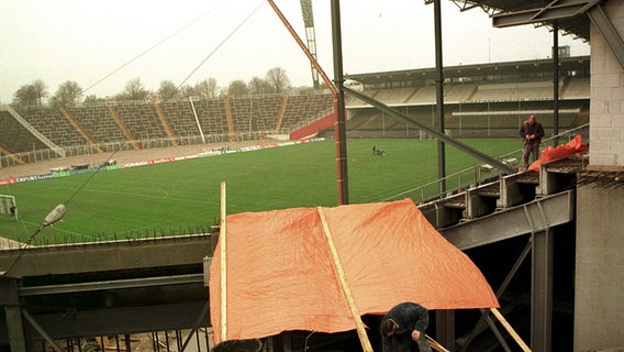 Das alte Volksparkstadion wird 1998 umgebaut. © Witters Foto: Wilfried Witters