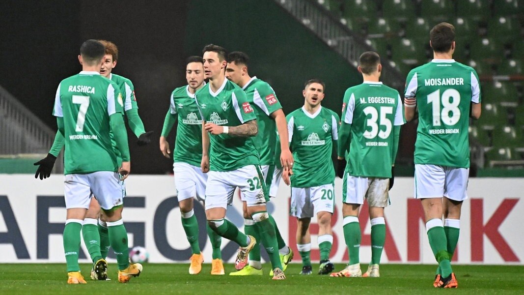 Werder Bremen zieht souverän ins PokalViertelfinale ein