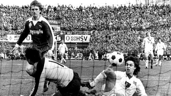 1983: Werder Bremen schlägt den HSV mit 3:2. © witters 