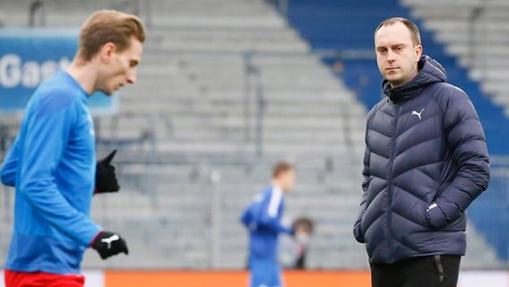 Coach Ole Werner (r.) von Holstein Kiel © IMAGO / HMB-Media 