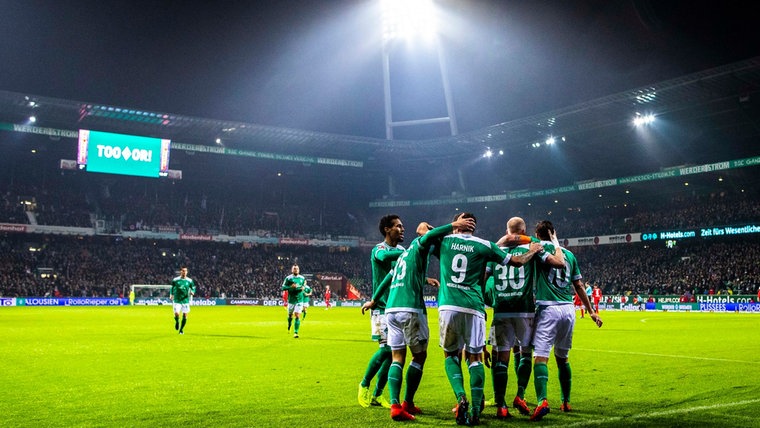 Bremen, Deutschland 26. Januar 2019: 1. BL - 18/19 - SV Werder Bremen vs. Eintracht Frankfurt Die Mannschaft von SV Werder Bremen jubelt nach dem Tor zum 1:0. Jubel © picture alliance / Fotostand | Fotostand / Ellerbrake