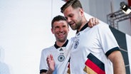 Die deutschen Fußball-Nationalspieler Thomas Müller (l.) und Niclas Füllkrug © picture alliance / GES/Markus Gilliar | Markus Gilliar 