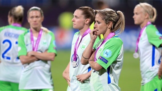 Frust bei den Spielerinnen des VfL Wolfsburg © picture alliance / empics 