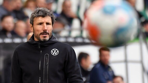 Mark van Bommel, Trainer des VfL Wolfsburg © picture alliance/dpa | Swen Pförtner 
