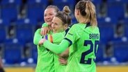Jubel bei den Wolfsburger Fußballerinnen gegen St. Pölten © IMAGO / Sports Press Photo 