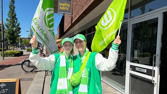 Wolfsburger Fans in Eindhoven © NDR Foto: Robert Witt
