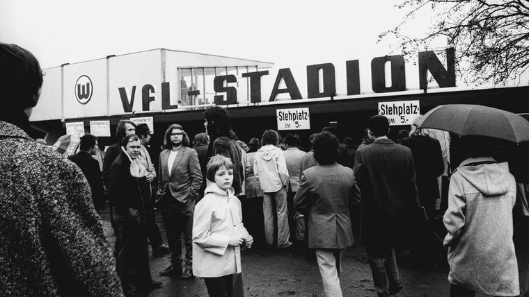 VfL Wolfsburg gegen Eintracht Braunschweig 2-0 am 10.11.1973. Hier Eingang zum VfL Stadion. © picture alliance / Fritz Rust | Fritz Rust