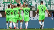 Spieler des VfL Wolfsburg bejubeln das 1:0 gegen Eintracht Frankfurt. © Imago Images Foto: Jan Huebner