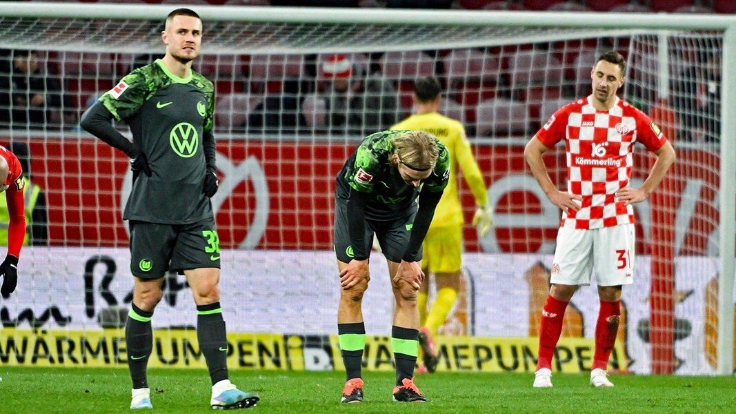Enttäuschung bei den Spielern des VfL Wolfsburg