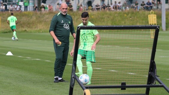 VfL Wolfsburg - Trainingsauftakt Saison 2024/25 emspor, v.l. Mohammed Amoura (Wolfsburg, 9) © imago images Foto: Jan Huebner
