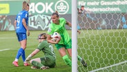 Alexandra Popp (r.) vom VfL Wolfsburg bejubelt ihren Ausgleichstreffer gegen die TSG Hoffenheim © IMAGO / HMB-Media 