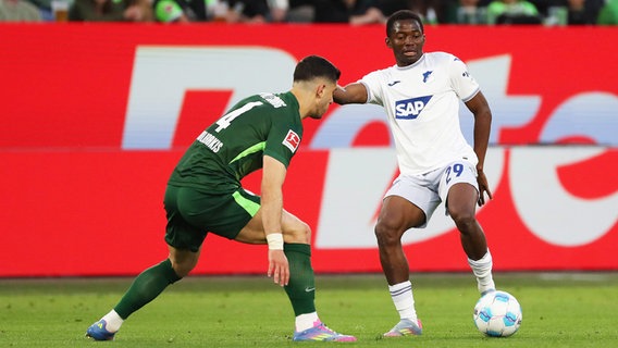 Szene aus dem Bundesliga-Spiel VfL Wolfsburg - TSG Hoffenheim © IMAGO/regios24 Foto: Darius Simka