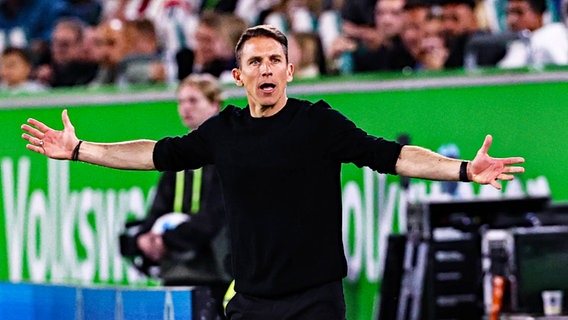 Interimstrainer Daniel Bauer vom VfL Wolfsburg © IMAGO/Christian Schroedter 