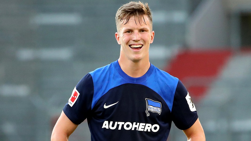 Youngster WollschlÃ¤ger darf bei Hansa Rostock auf Profi-EinsÃ¤tze hoffen