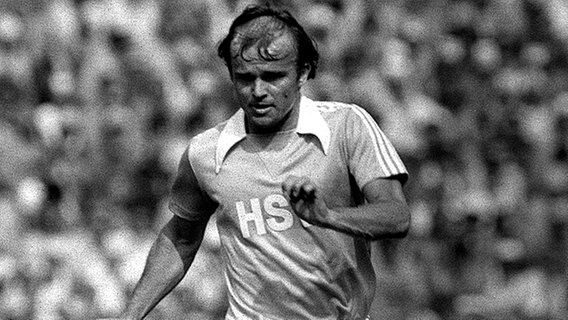 Klaus Zaczyk im HSV-Trikot © picture-alliance / Sven Simon 