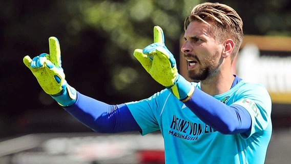 Ron-Robert Zieler, Torwart von Hannover 96 © imago images / Christian Schroedter 