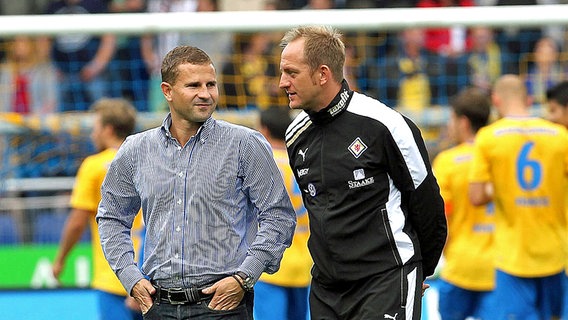Eintracht Braunschweigs Manager Marc Arnold (l.) mit Trainer Torsten Lieberknecht © imago sportfotodienst Foto: imago sportfotodienst
