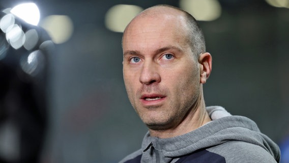 Braunschweigs Trainer Daniel Scherning © dpa Bildfunk Foto: Swen Pförtner