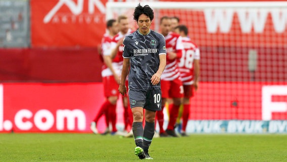 Hannovers Genki Haraguchi ist enttäuscht. © imago images / Beautiful Sports 