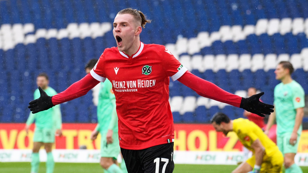 Hannover 96 schlägt Sandhausen und schielt wieder nach oben | NDR.de