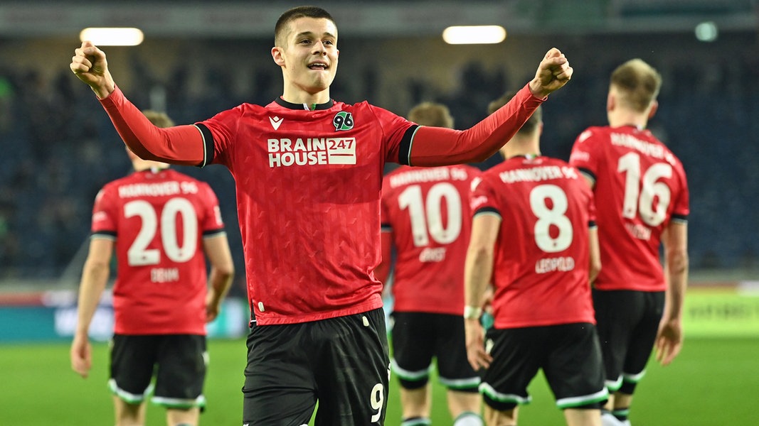 Prawie po odwołaniu: Hannover 96 odwraca losy meczu z Fürth |  NDR.de – Sport