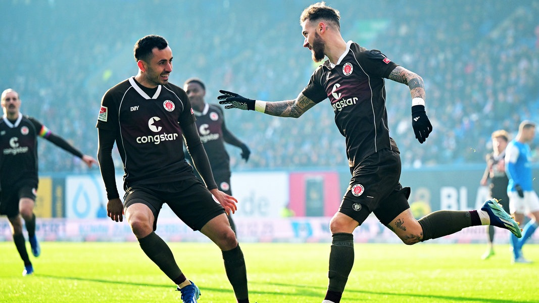 FC St. Pauli feiert Sieg bei Hansa Rostock und bleibt ungeschlagen | NDR.de – Sport