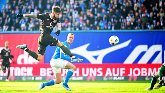 St. Paulis Marcel Hartel trifft gegen Rostock. © Witters/TimGroothuis 
