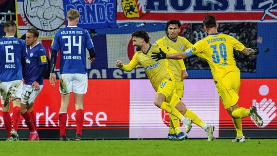 Braunschweigs Spieler bejubeln einen Treffer © Imago Images Foto: Marcel von Fehrn