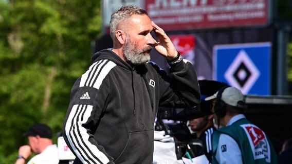 HSV-Trainer Tim Walter ist enttäuscht. © WITTERS/ValeriaWitters 