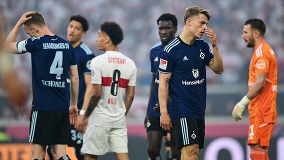 Die HSV-Spieler sind nach einem Gegentreffer enttäuscht. © WITTERS/ValeriaWitters 