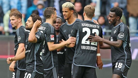 HSV-Spieler bejubeln einen Treffer. © Witters/JoergHalisch 