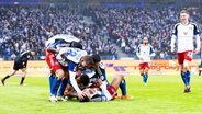 HSV-Spieler bejubeln einen Treffer. © IMAGO / Lobeca 