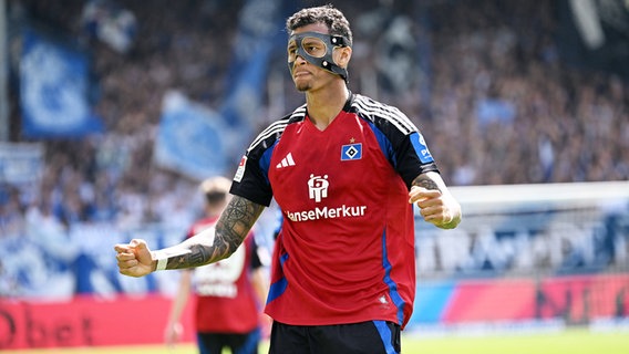 HSV-Spieler Davie Selke bejubelt einen Treffer. © IMAGO / Jan Huebner 