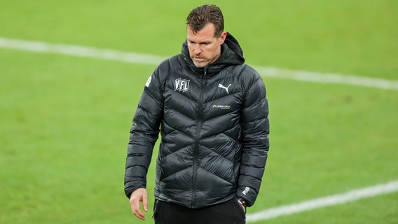 Osnabrücks Trainer Marco Grote ist enttäuscht. © imago images / Poolfoto 